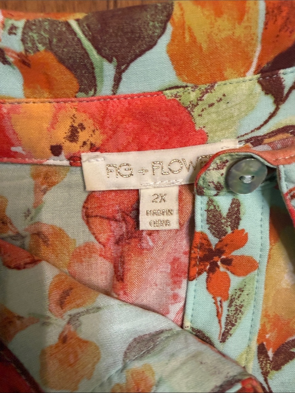 fig and flower Mint Floral Button-Front Blouse with Coral Blooms - Picture 4 of 4